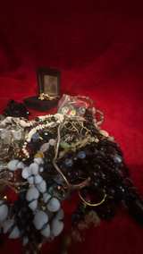 Bulk Costume Jewelry Lot 1 - Image 5