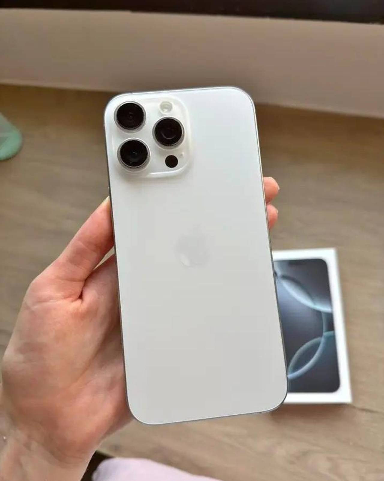 Apple iPhone 15 White