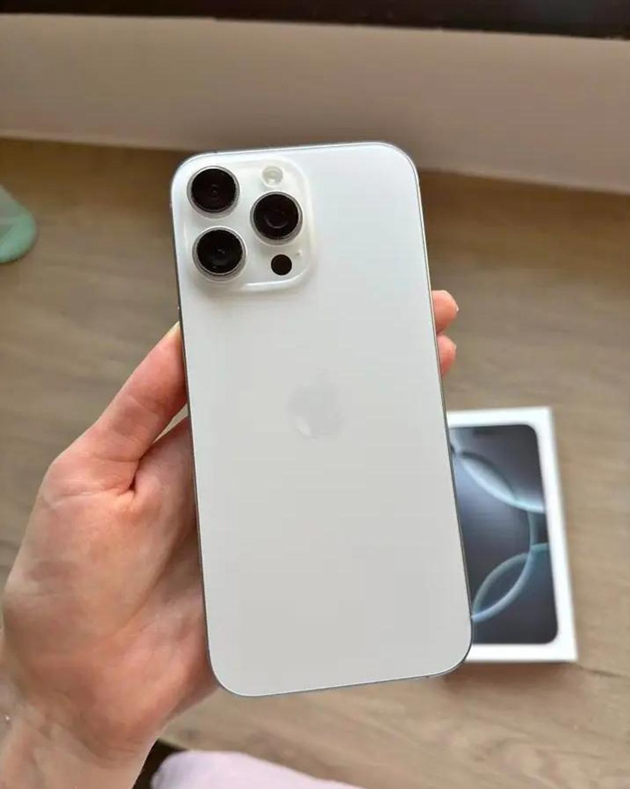 Apple iPhone 15 White
