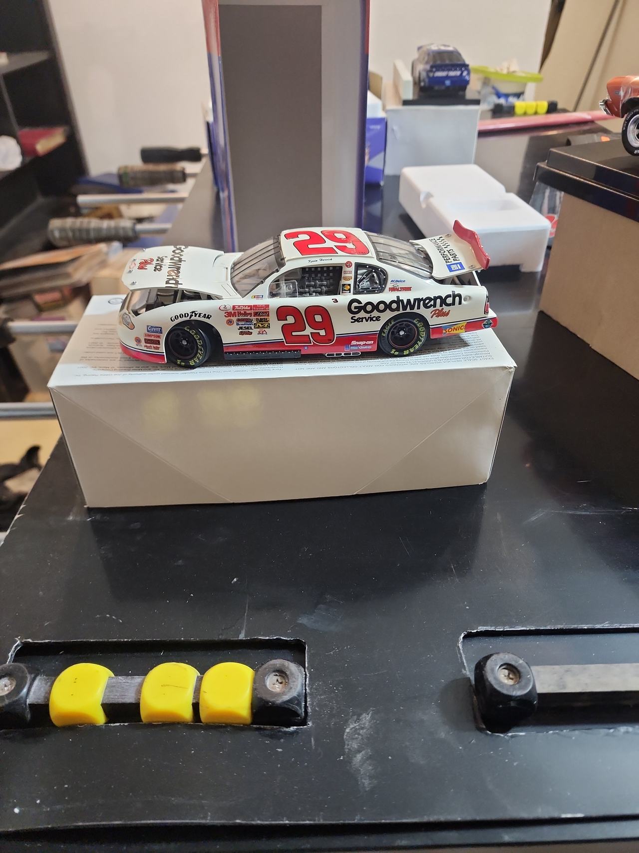 Action Racing Kevin Harvick #29 GM Goodwrench 2001 Monte Carlo 1:24 Diecast