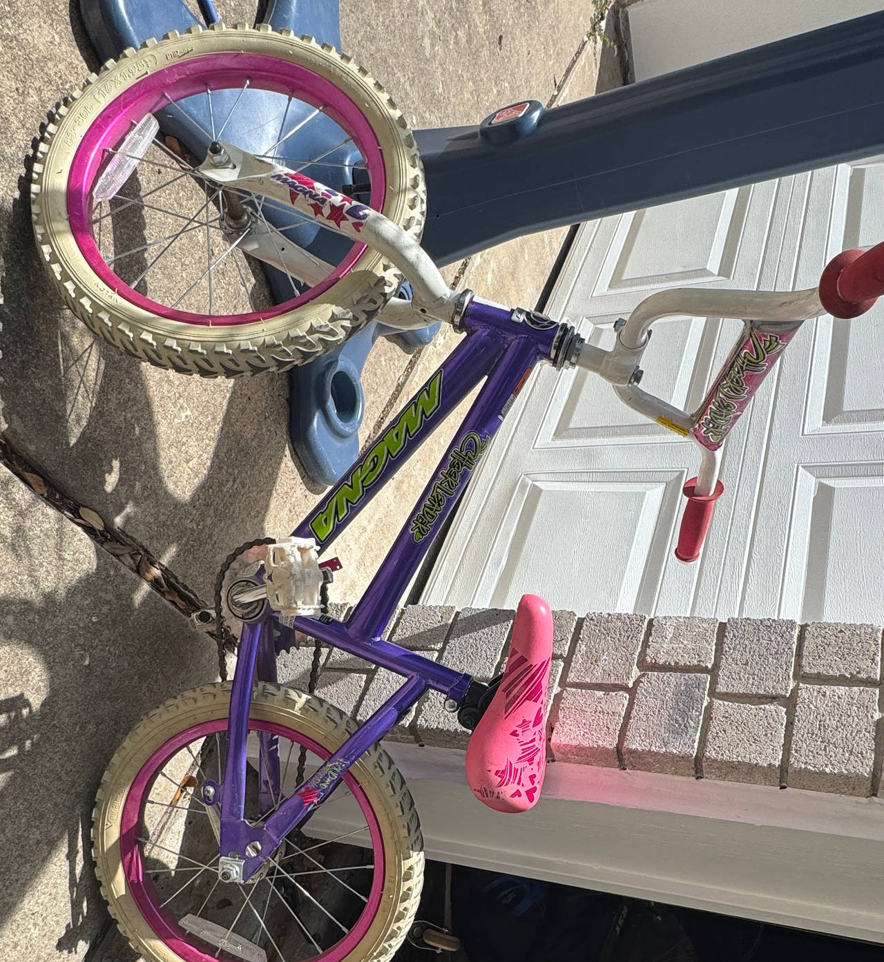 Magna Starburst 12" Kids' Bike