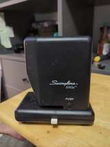 Swingline 690e Electric 3-Hole Punch - Image 5