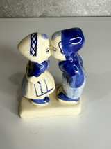 Delft Blue Kissing Couple Figurine - Image 3
