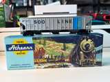 Athearn HO Scale Soo Line 4-Bay Center Flow Covered Hopper - Image 3