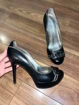 Guess Black Chain Detail Pumps - Image 4