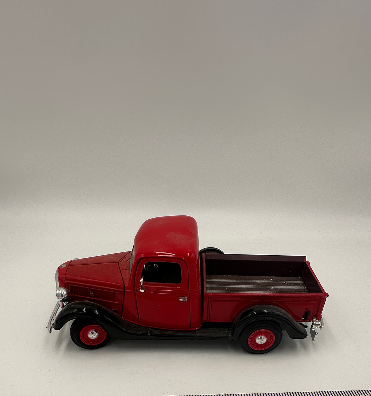 1934 Ford Pickup 1:24 Diecast