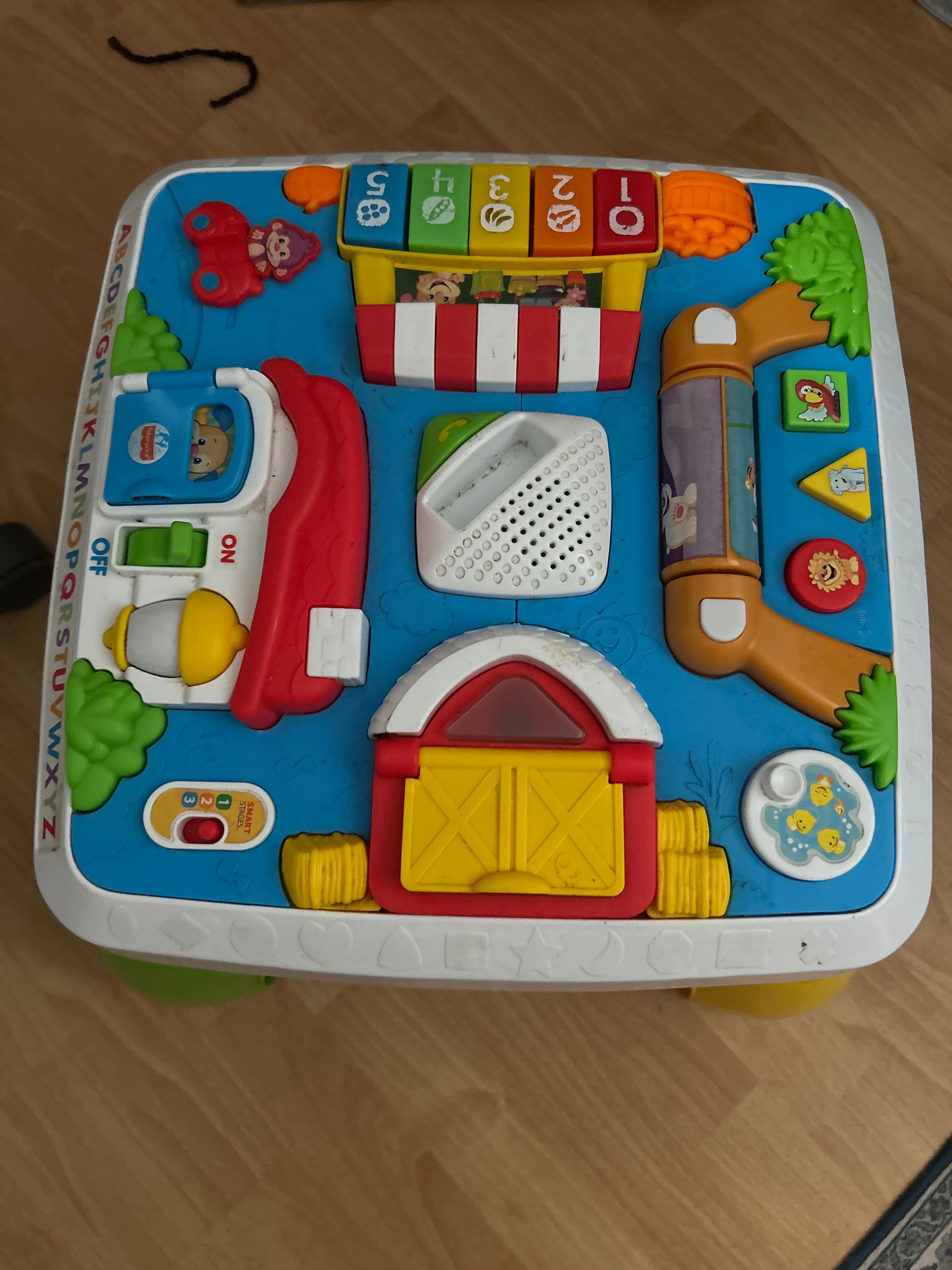 Fisher-Price Laugh & Learn Around the Town Learning Table - Image 3