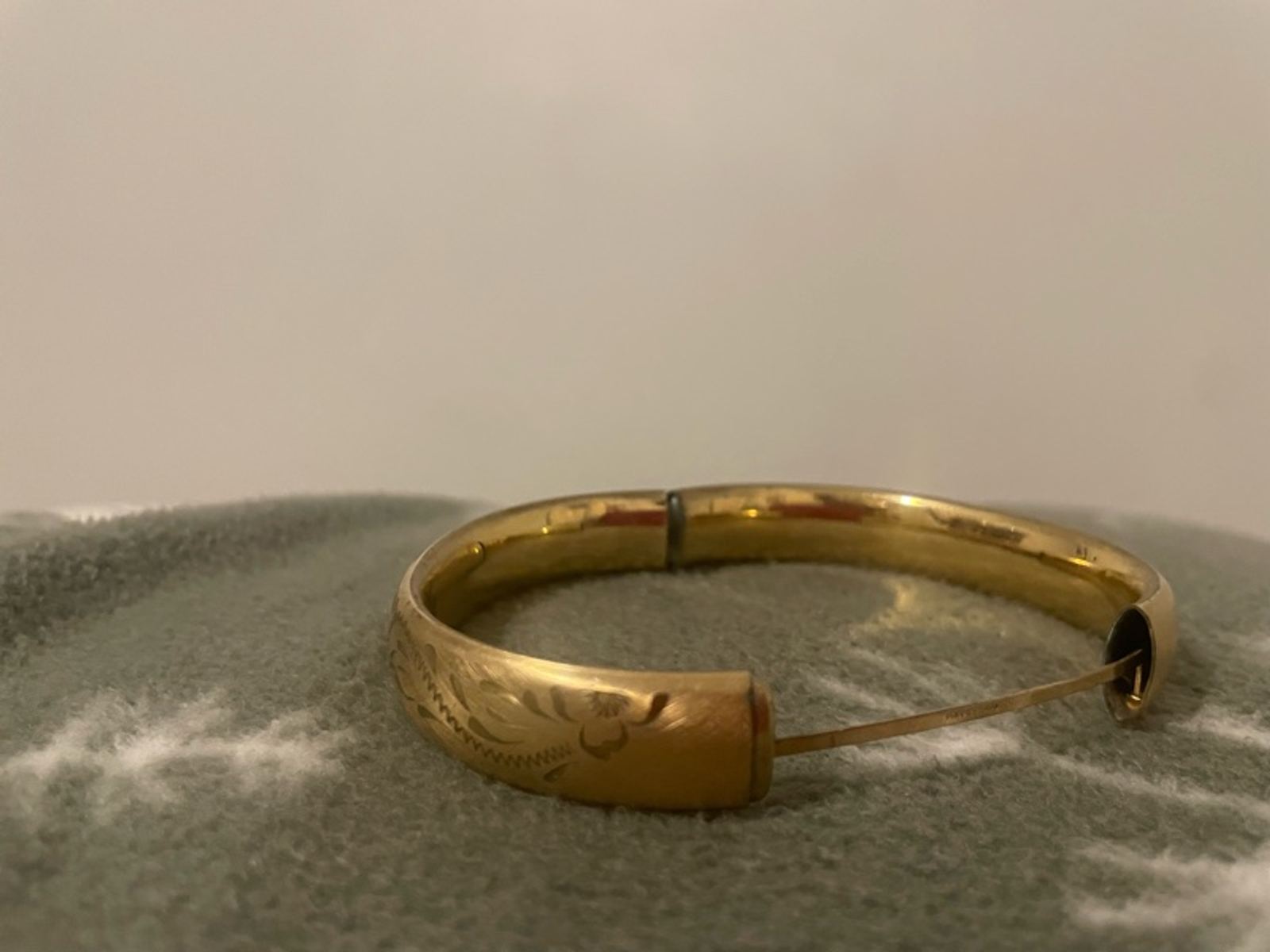 Vintage Yellow Gold Bangle Bracelet