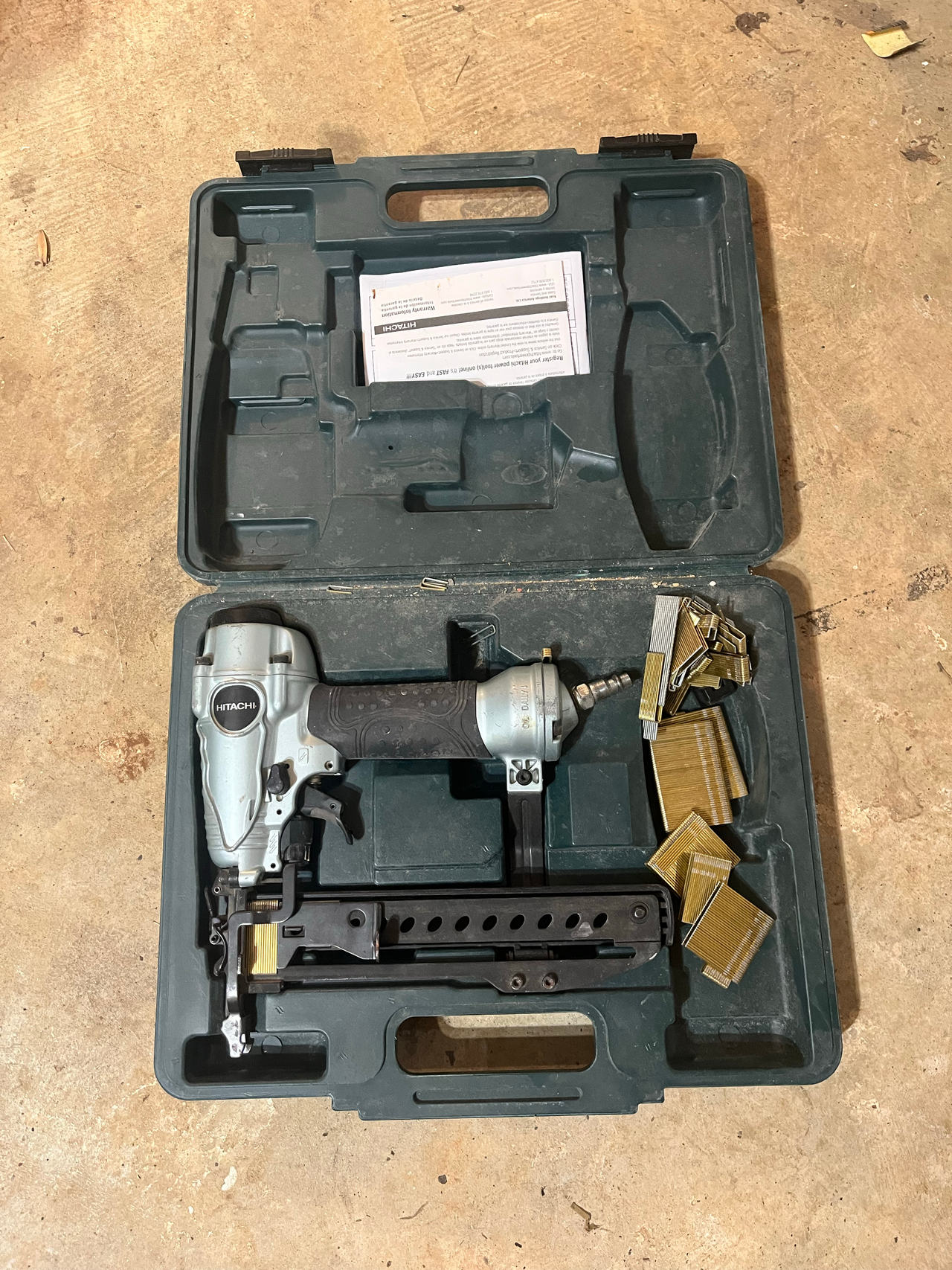 Hitachi Pneumatic Brad Nailer