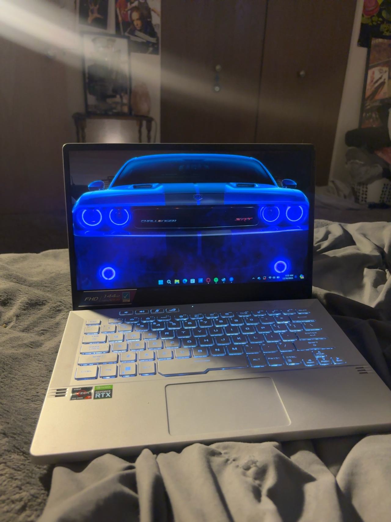 Asus ROG Zephyrus G14 Moonlight White