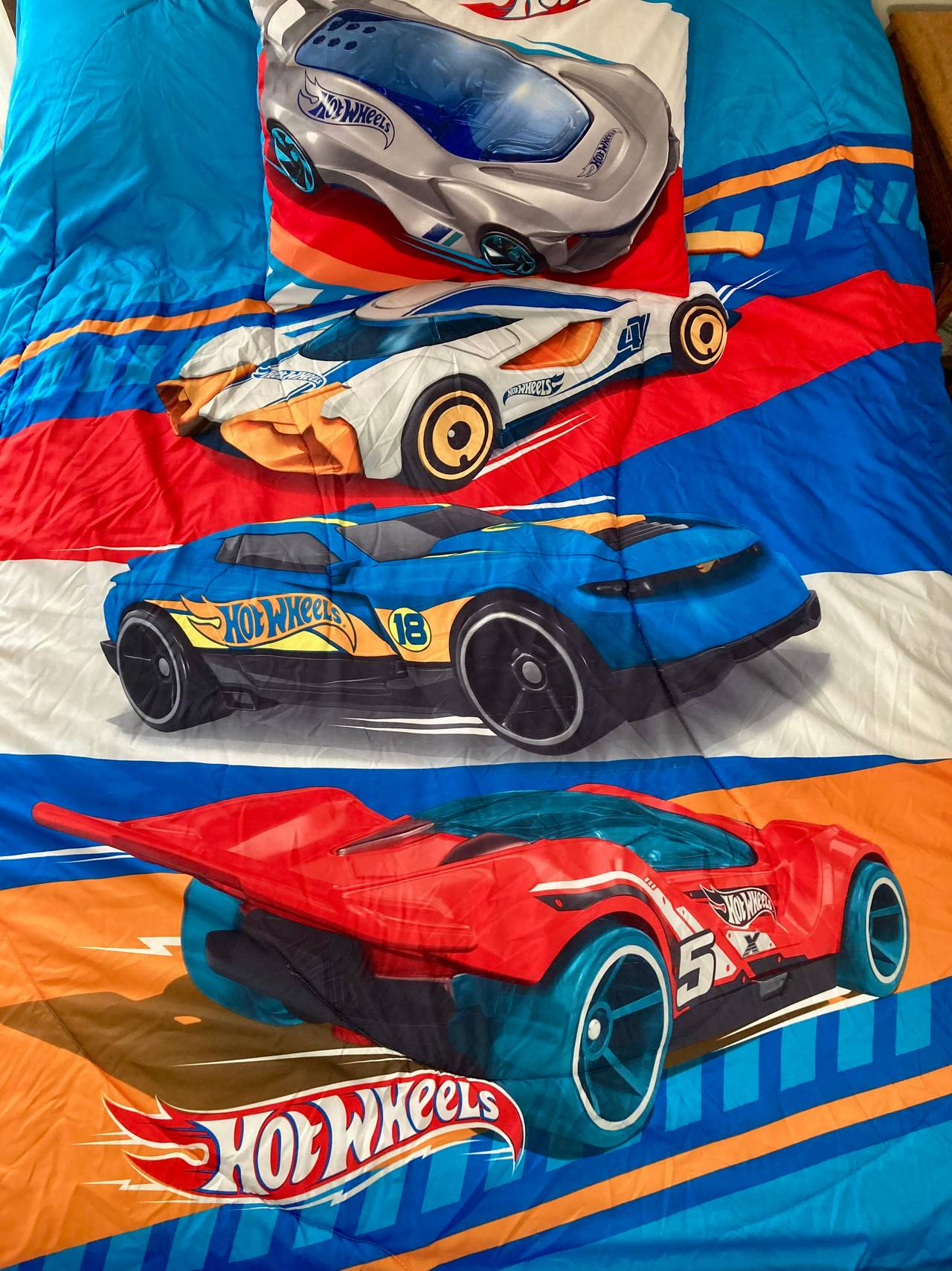 Hot Wheels Twin/Full Comforter and Sham Set