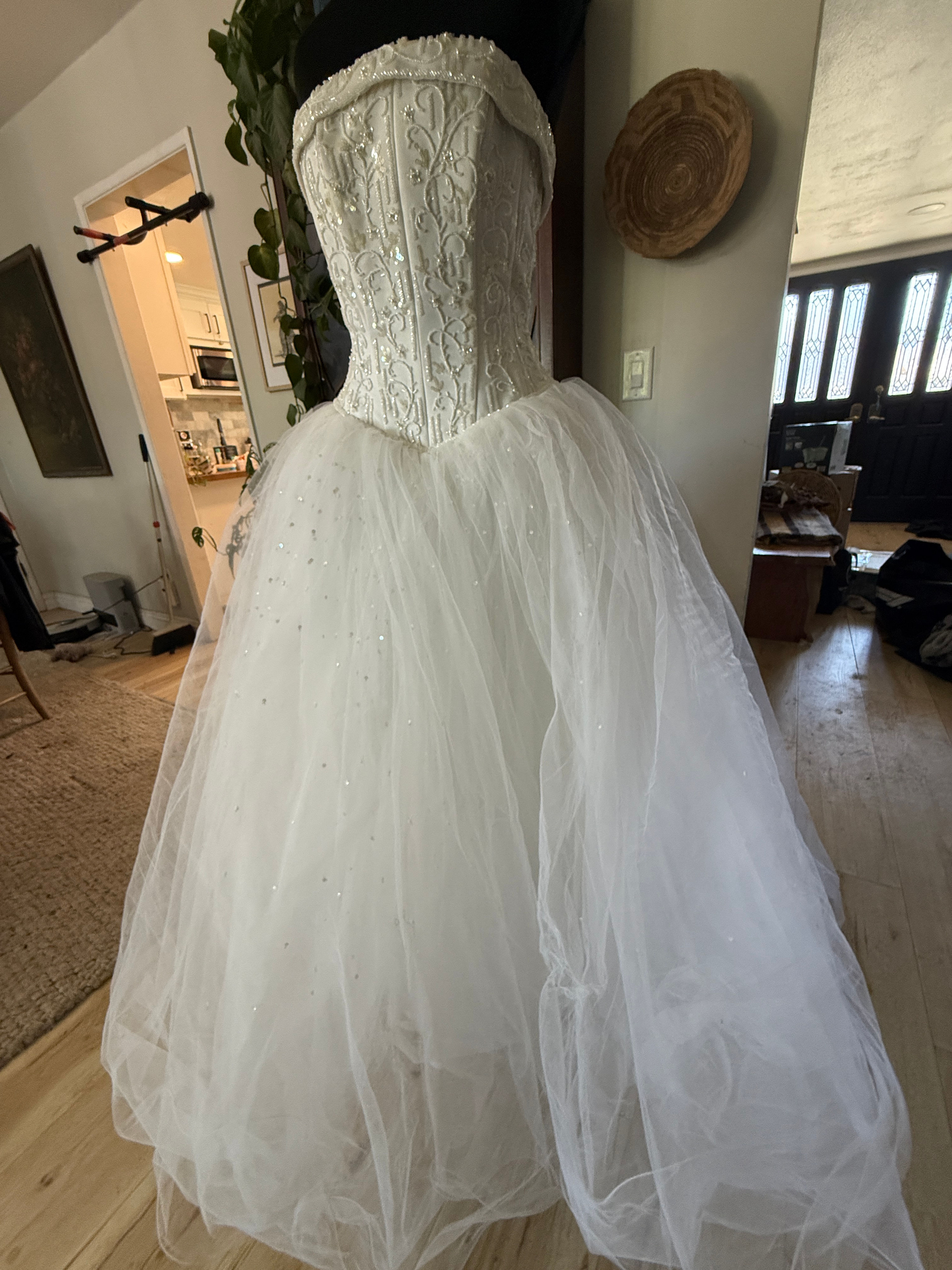Michaelangelo David’s Bridal Beaded Tulle Ball Gown Wedding Dress size 4