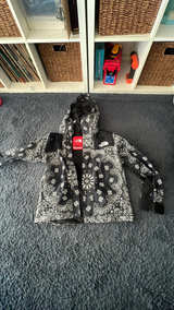 Supreme x The North Face Bandana Print Jacket - Image 3