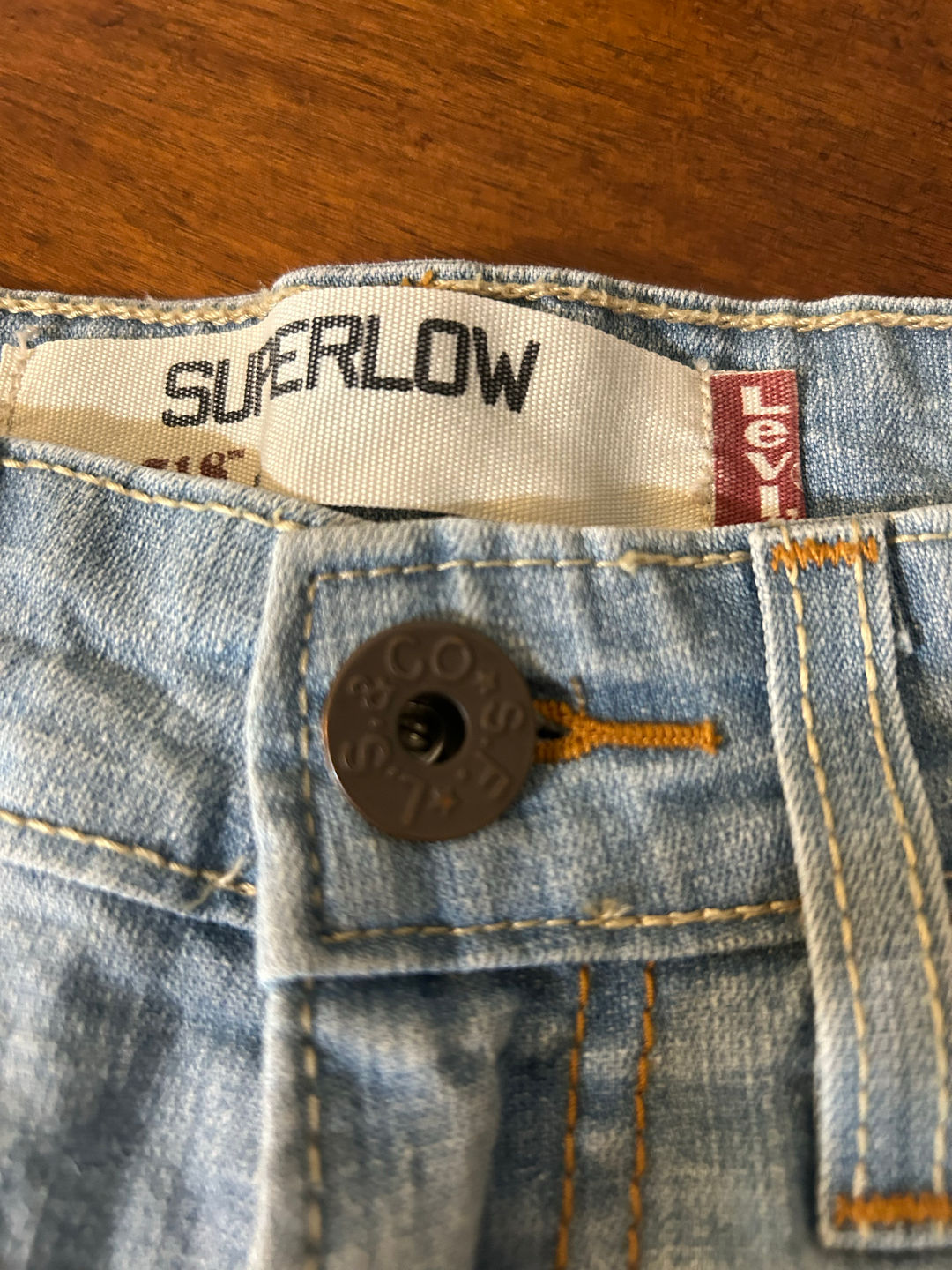 Levi's Superlow shorts