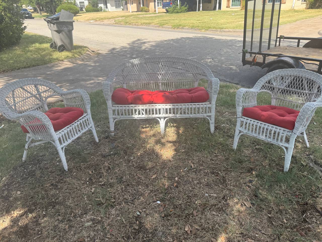 White Wicker 3-Piece Patio Furniture Set