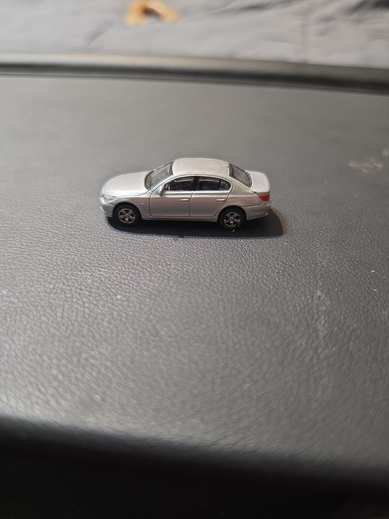 Herpa BMW 5 Series (E60) Sedan 1:87 Scale Model