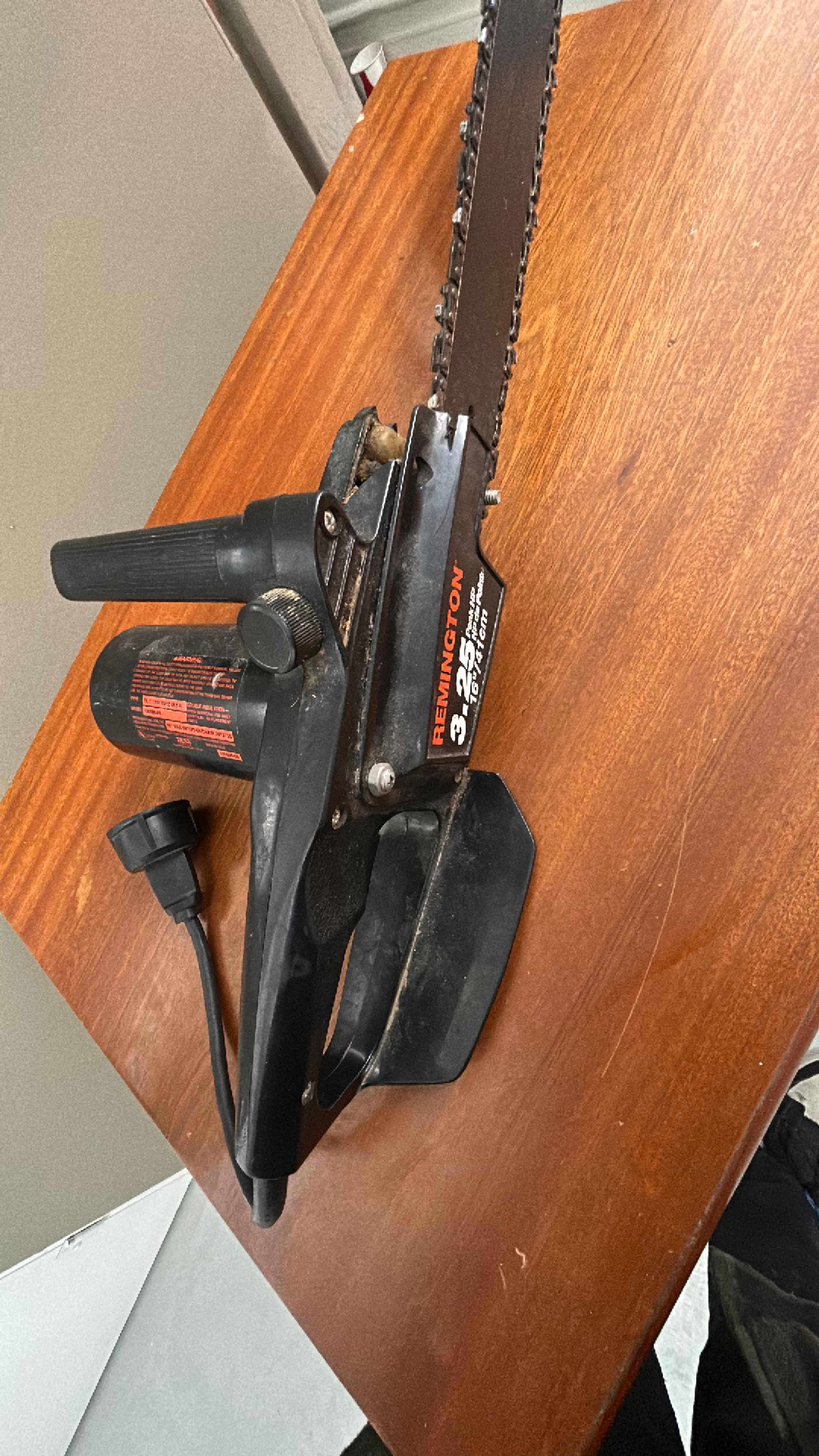 Remington Electric Chainsaw 14-inch - Image 3