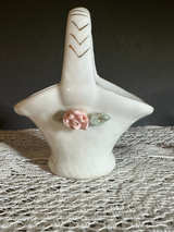 Vintage Floral Porcelain Basket: Gold Accents, 1950s China - Image 1