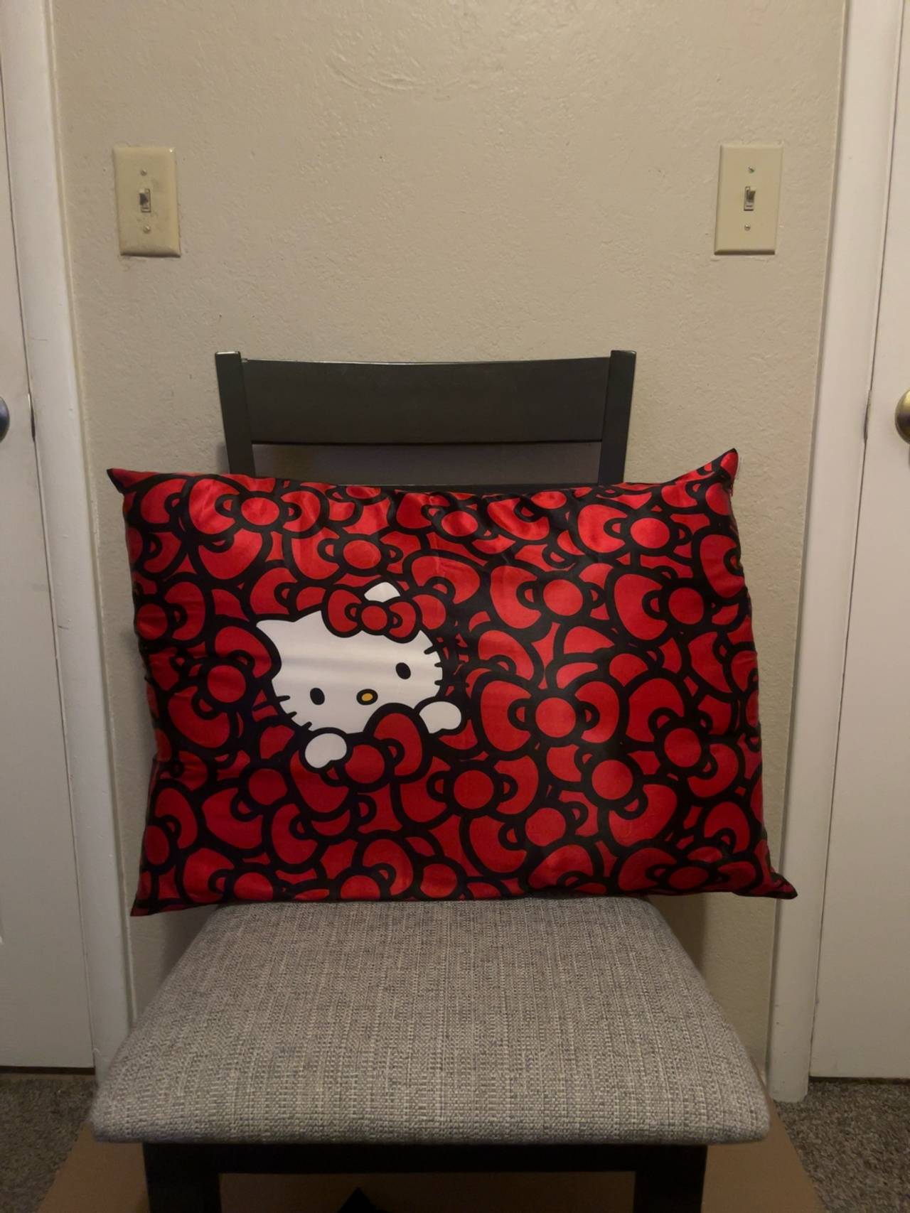 Kitsch x Hello Kitty Satin Pillowcase Ivory
