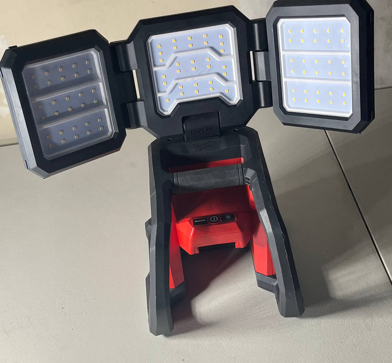 Milwaukee M18 ROVER Dual Power Flood Light