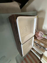 Elevated Pet Feeder with Ceramic Bowls - Image 2