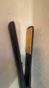 CHI Original 1" Ceramic Hair Straightening Flat Iron - Image 2