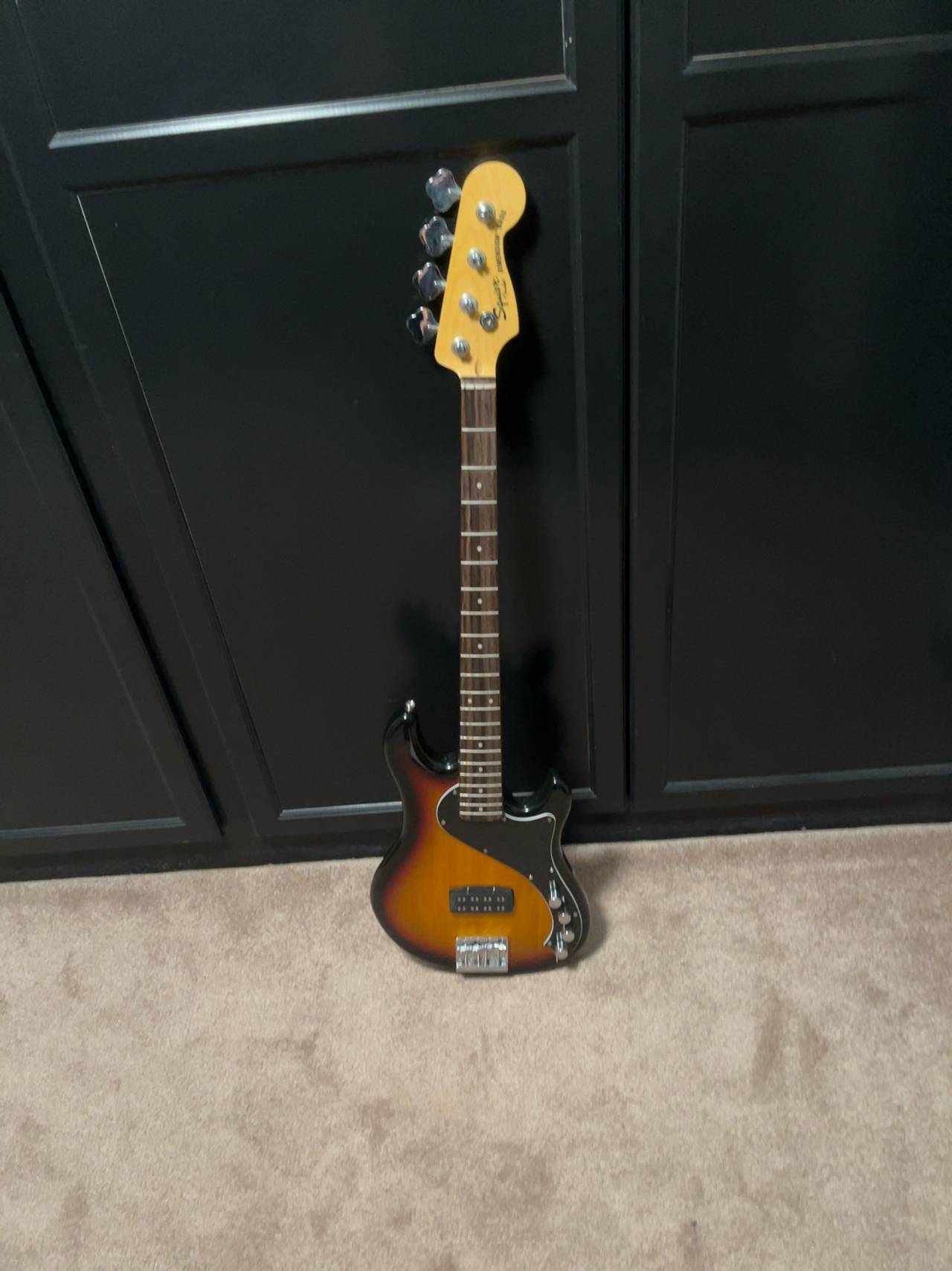 Fender Squier Deluxe Dimension Bass IV Sunburst