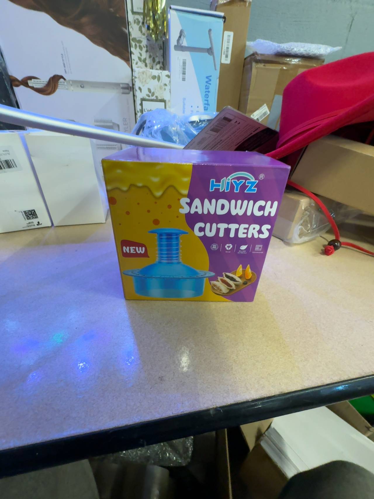 Hiyz Sandwich Cutter and Sealer Round Blue