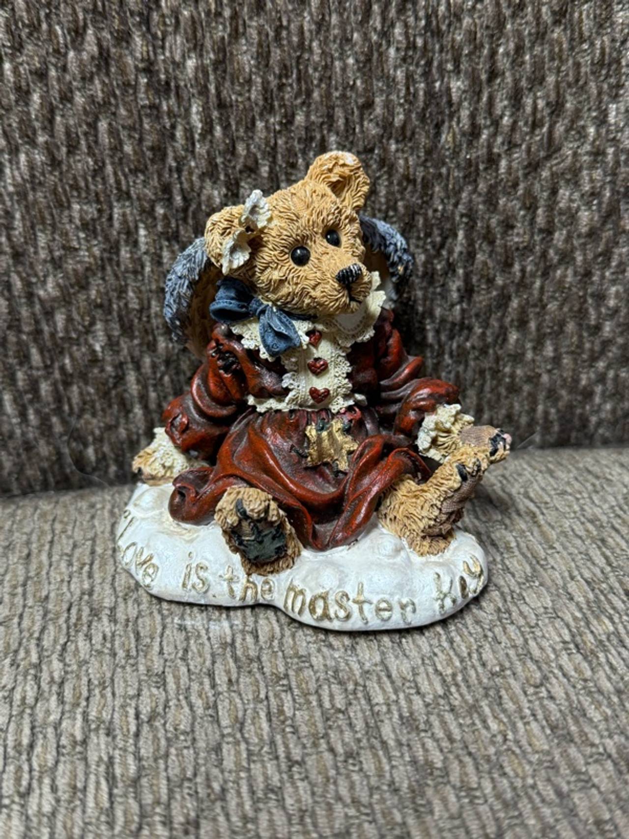 Boyds Bears Guinevere the Angel "Love Is The Master Key" Figurine