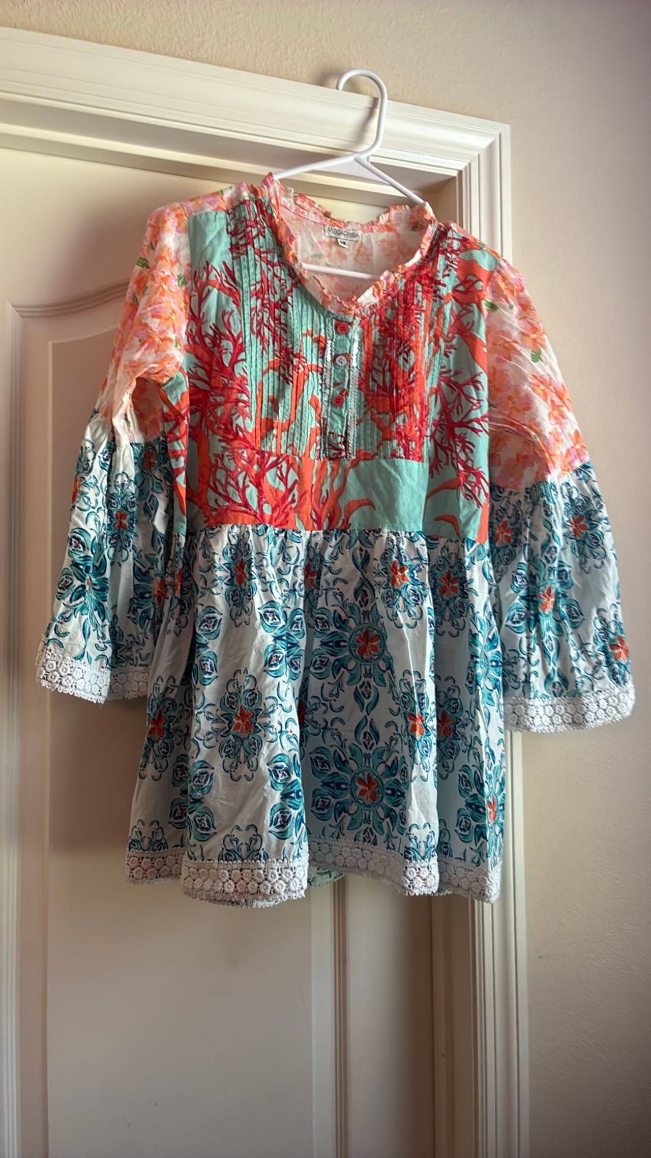 Modaposa Coral Print Pintuck Sequin Top Lace Size Medium