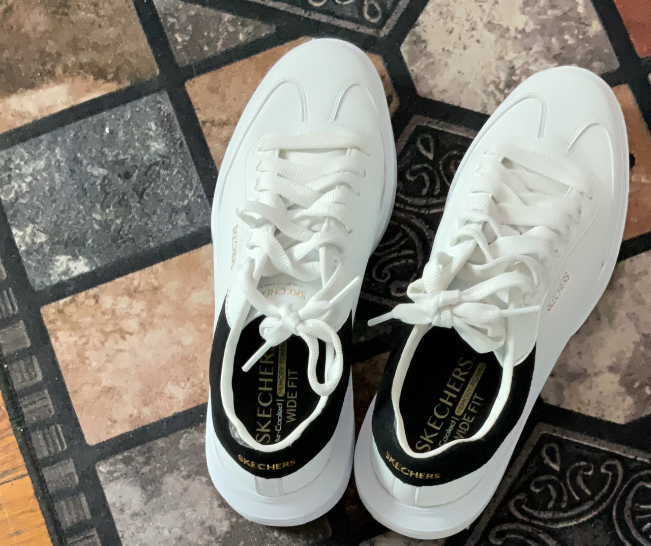 Skechers Eden LX - Gleaming Wide Fit Sneaker