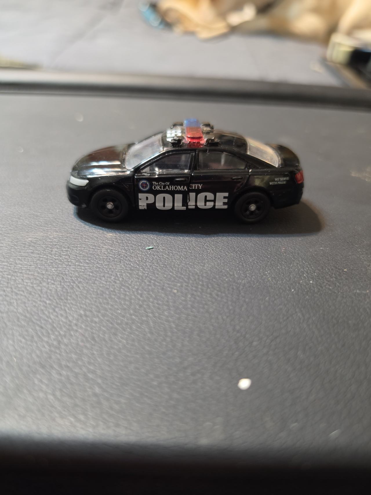 GreenLight 1:64 Oklahoma City Police Ford Police Interceptor Sedan broke