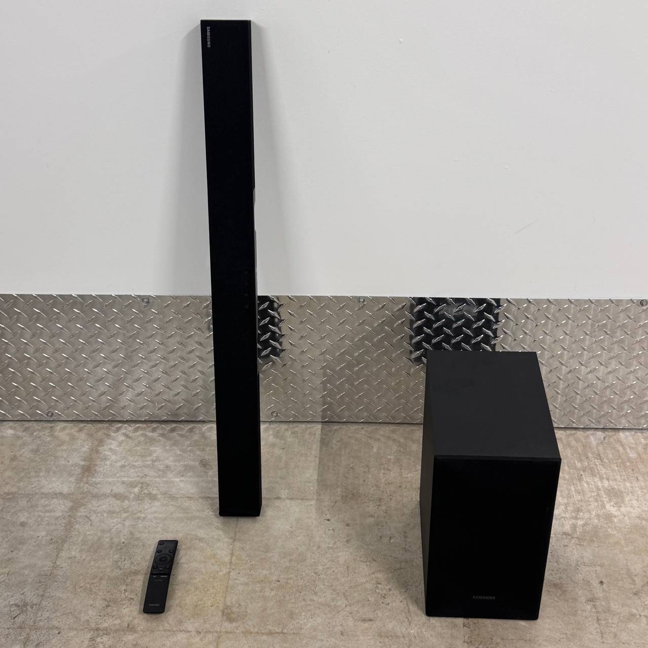 Samsung Soundbar with Wireless Subwoofer
