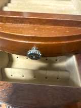 Vintage Wooden Jewelry Box with Necklace Carousel - Image 3