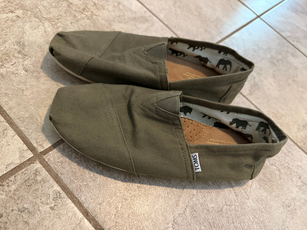 TOMS Classic Alpargata Canvas Slip-Ons Size 9
