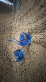 Vintage Blue Glass Elephant Figurines lot 2 - Image 3