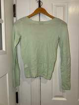 VINCE 100% CASHMERE SWEATER WITH STAIN ON FRONT. NEW TAG STILL ATTACHED - Image 4