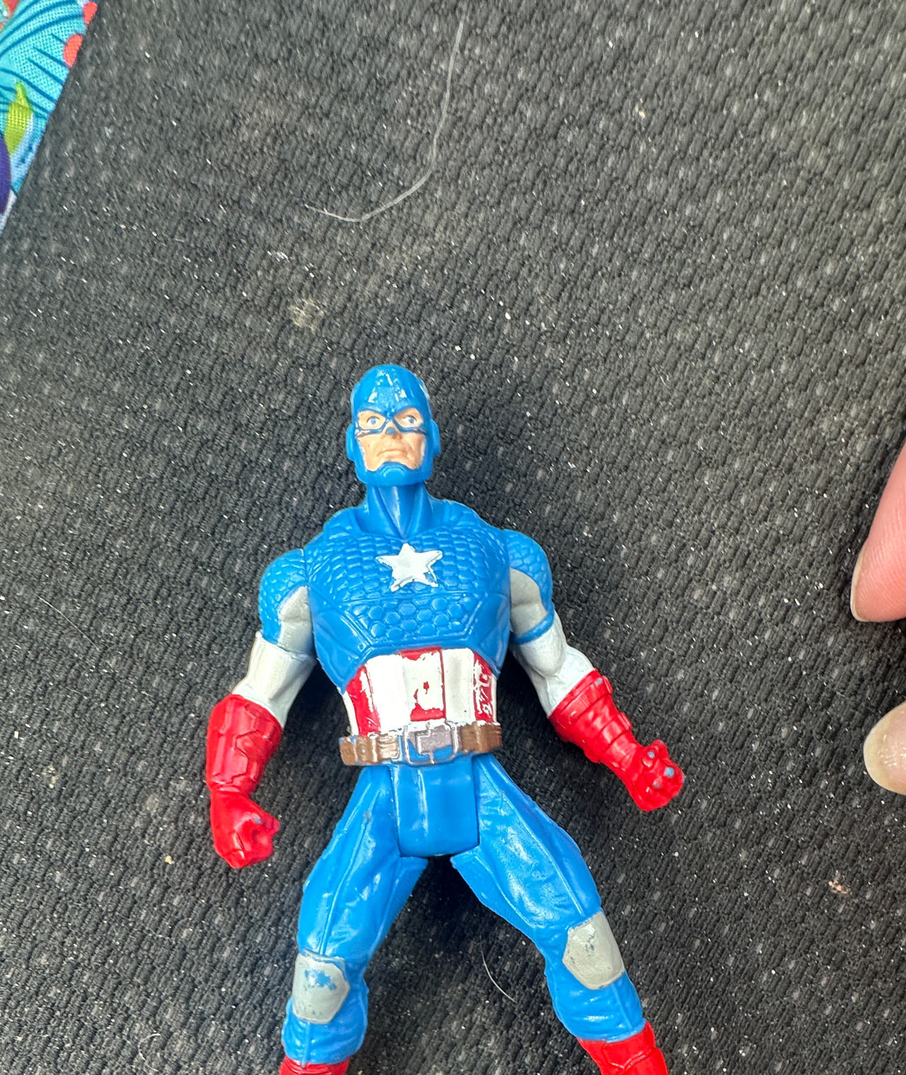 Hasbro Marvel Universe Captain America Action Figure