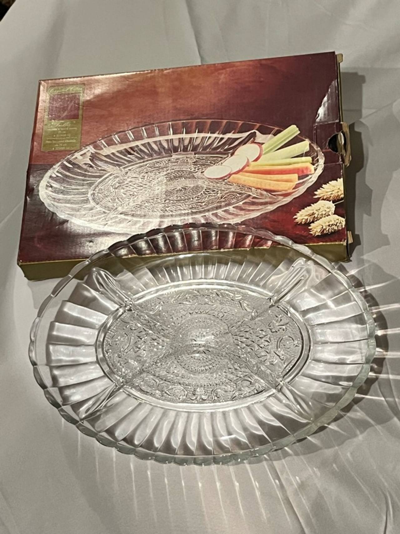 Crystal Clear Industries Trellis 10" Oval Sectional Platter