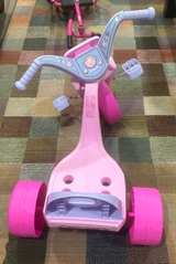 Disney Minnie Mouse Fly Wheels Junior Cruiser Tricycle - Image 2