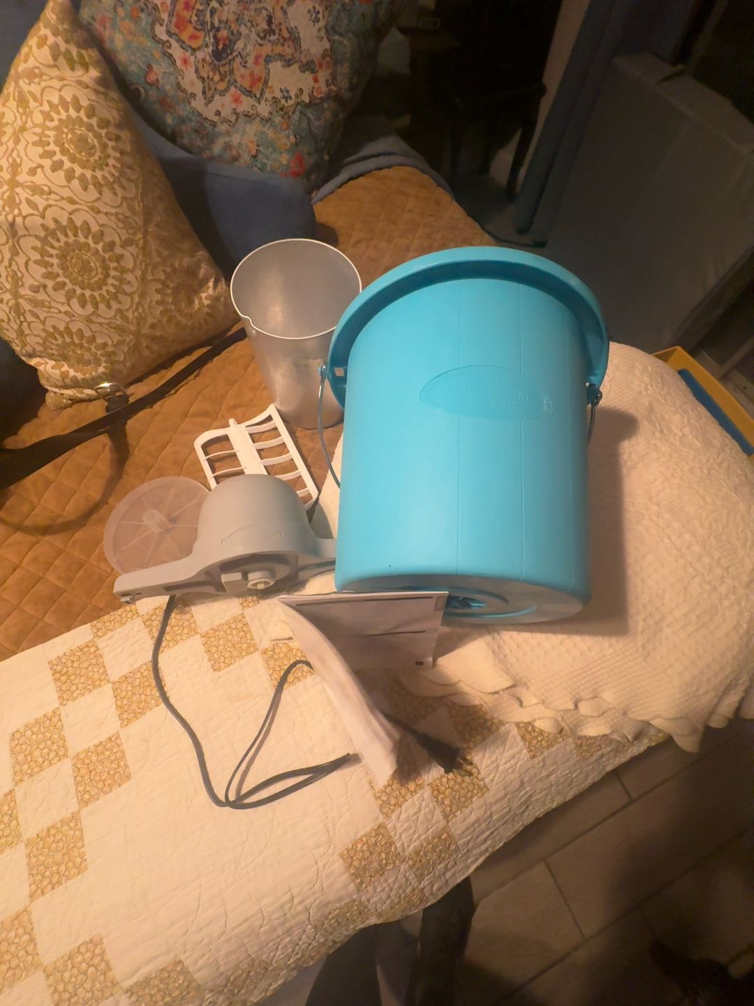 Nostalgia 4-Quart Electric Ice Cream Maker Blue