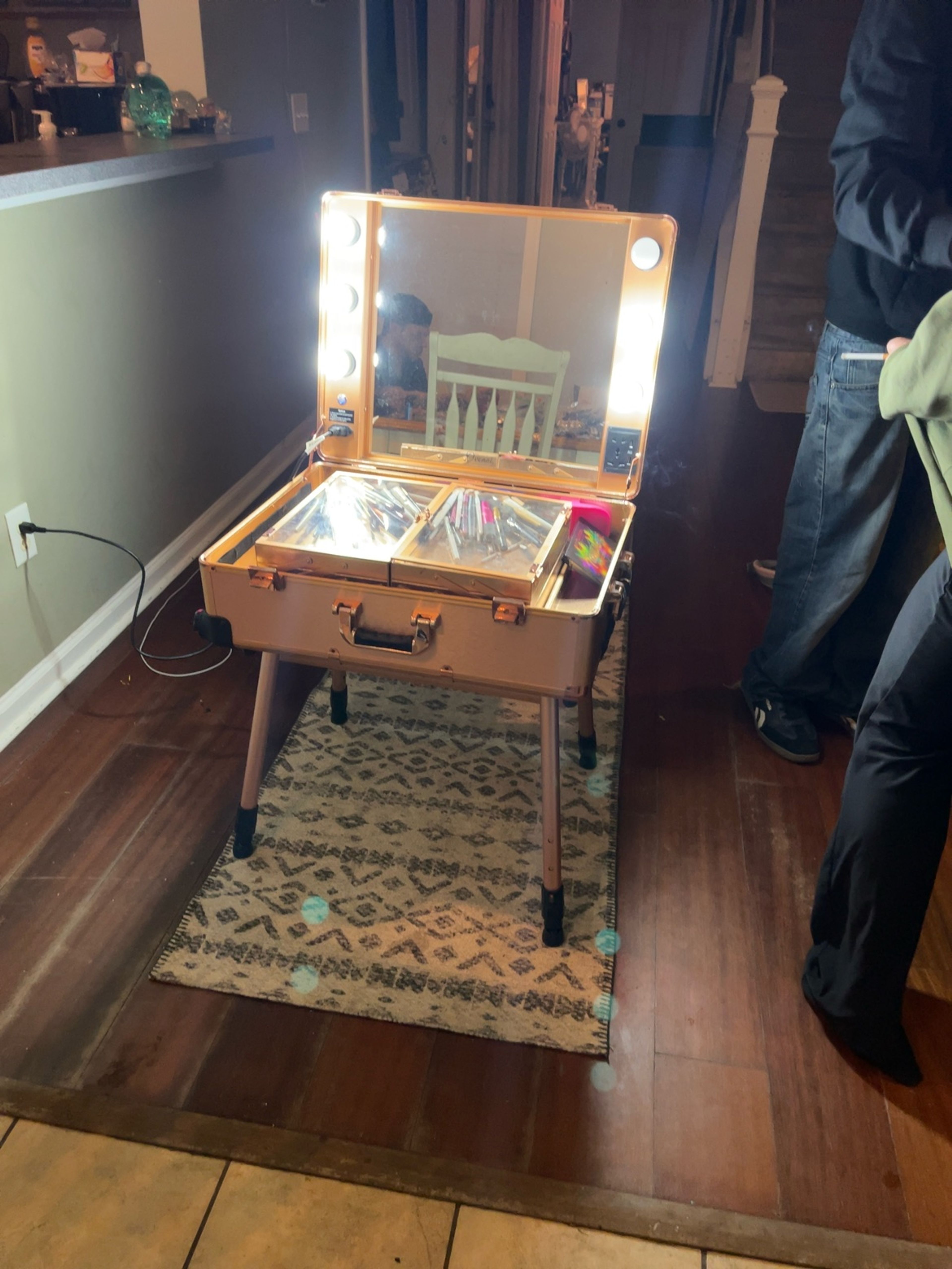 Jula Vance Medium Makeup Train Case with Lighted Mirror and Code Lock