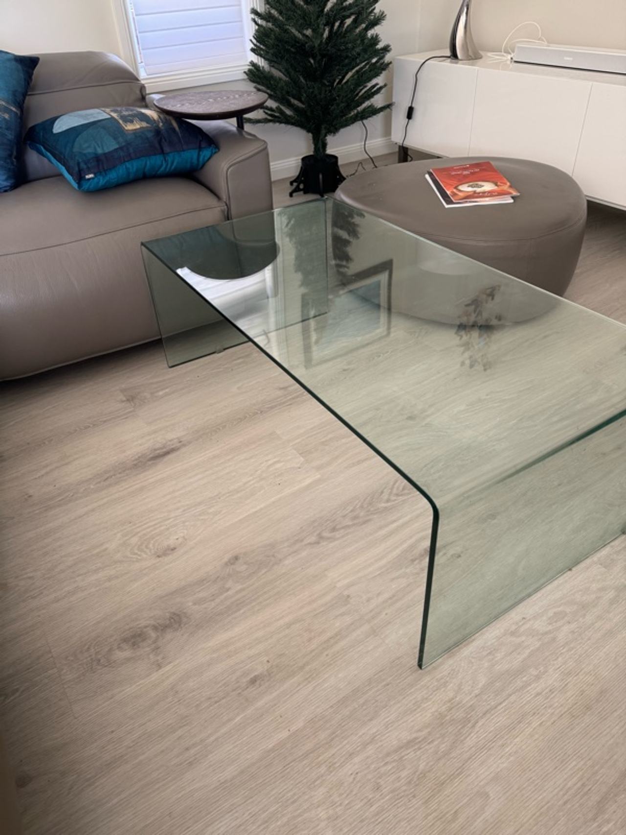 FIAM Ponte 0108 Curved Glass Coffee Table