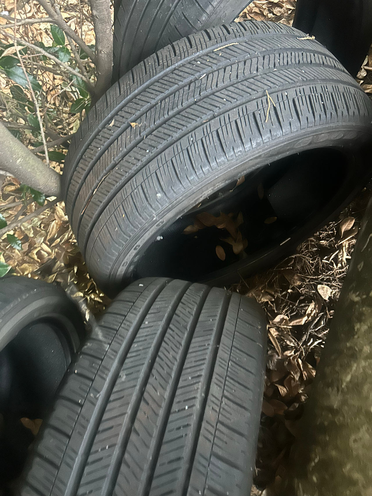 2x Goodyear 275/40/22 used car Tires great condition. 