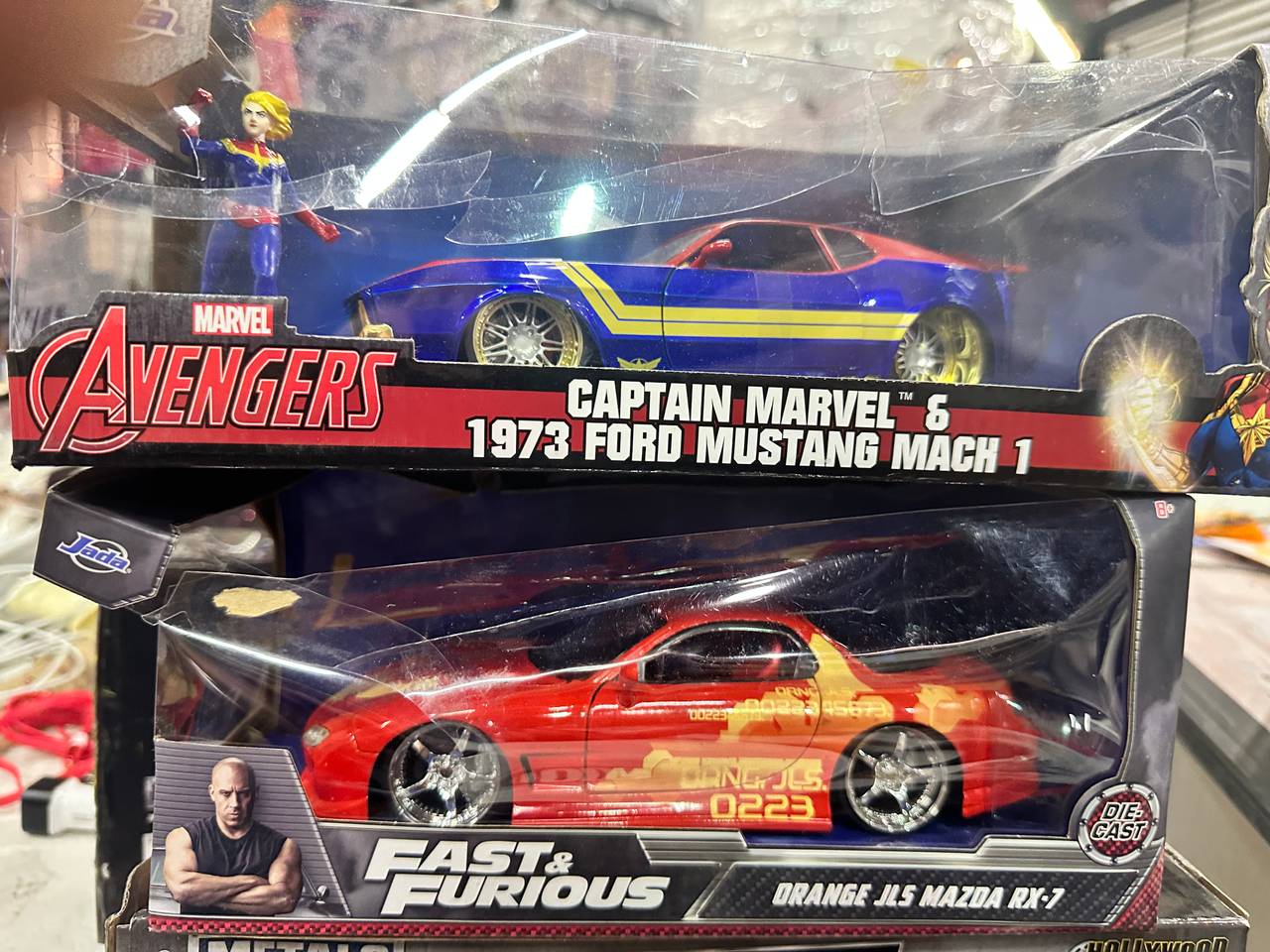 Jada Toys Marvel Avengers Captain Marvel & 1973 Ford Mustang Mach 1