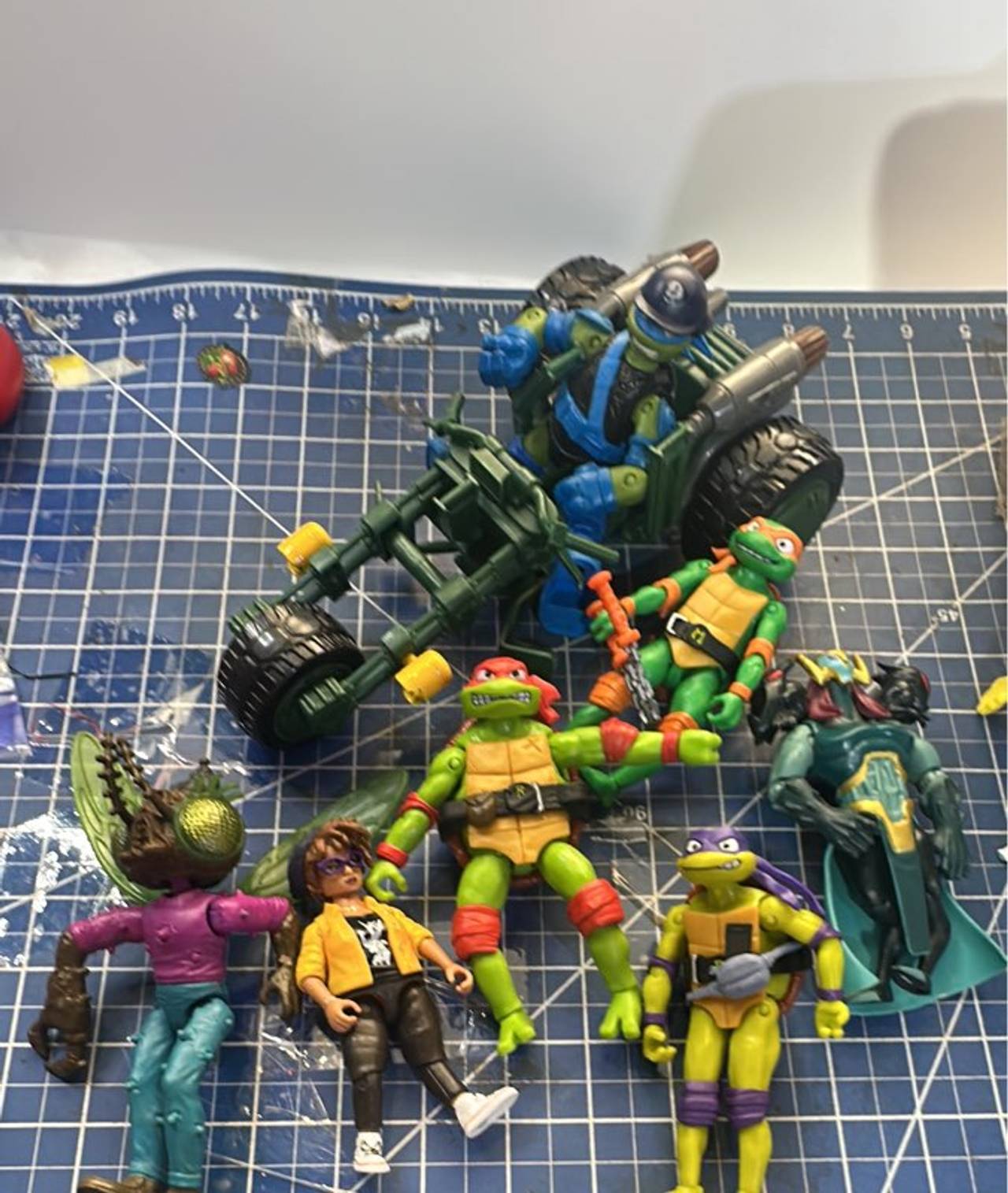 TMNT Mutant Mayhem Action Figure Lot with Ninja Kick Cycle. 203