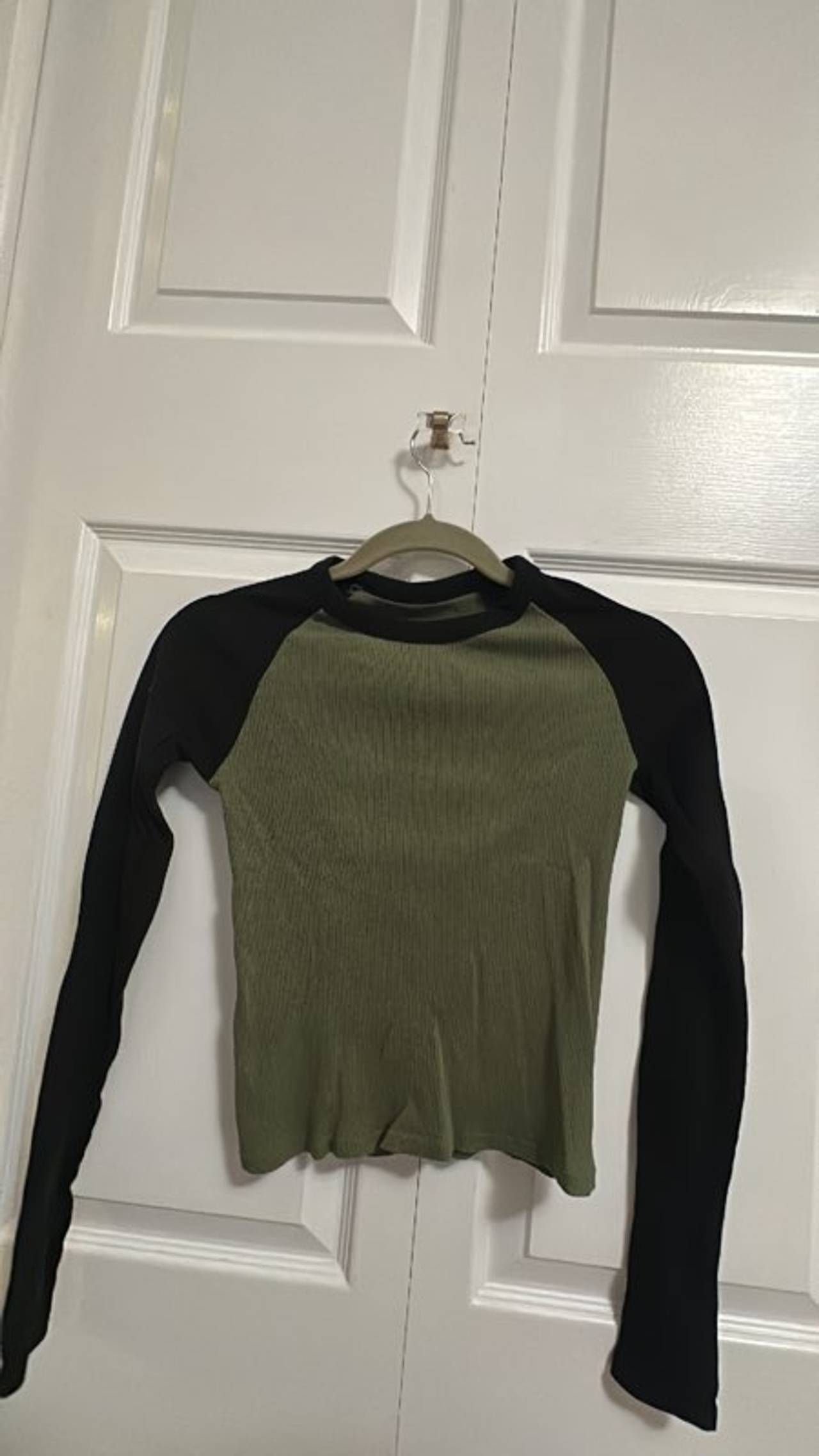 Brandy Melville Long Sleeve Raglan Shirt