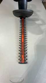 Black & Decker 17-Inch Corded Hedge Trimmer - Image 2