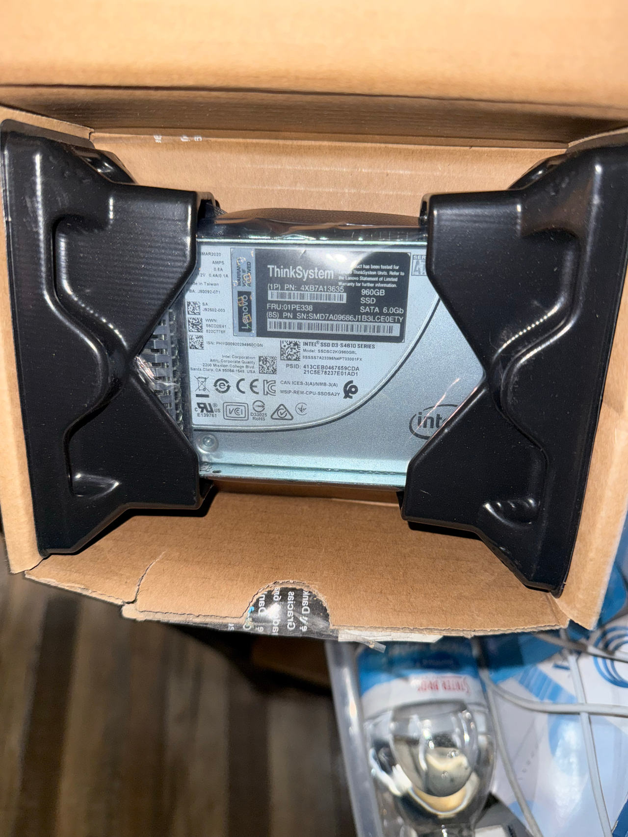 Lenovo ThinkSystem 960GB Intel D3-S4610 SATA SSD
