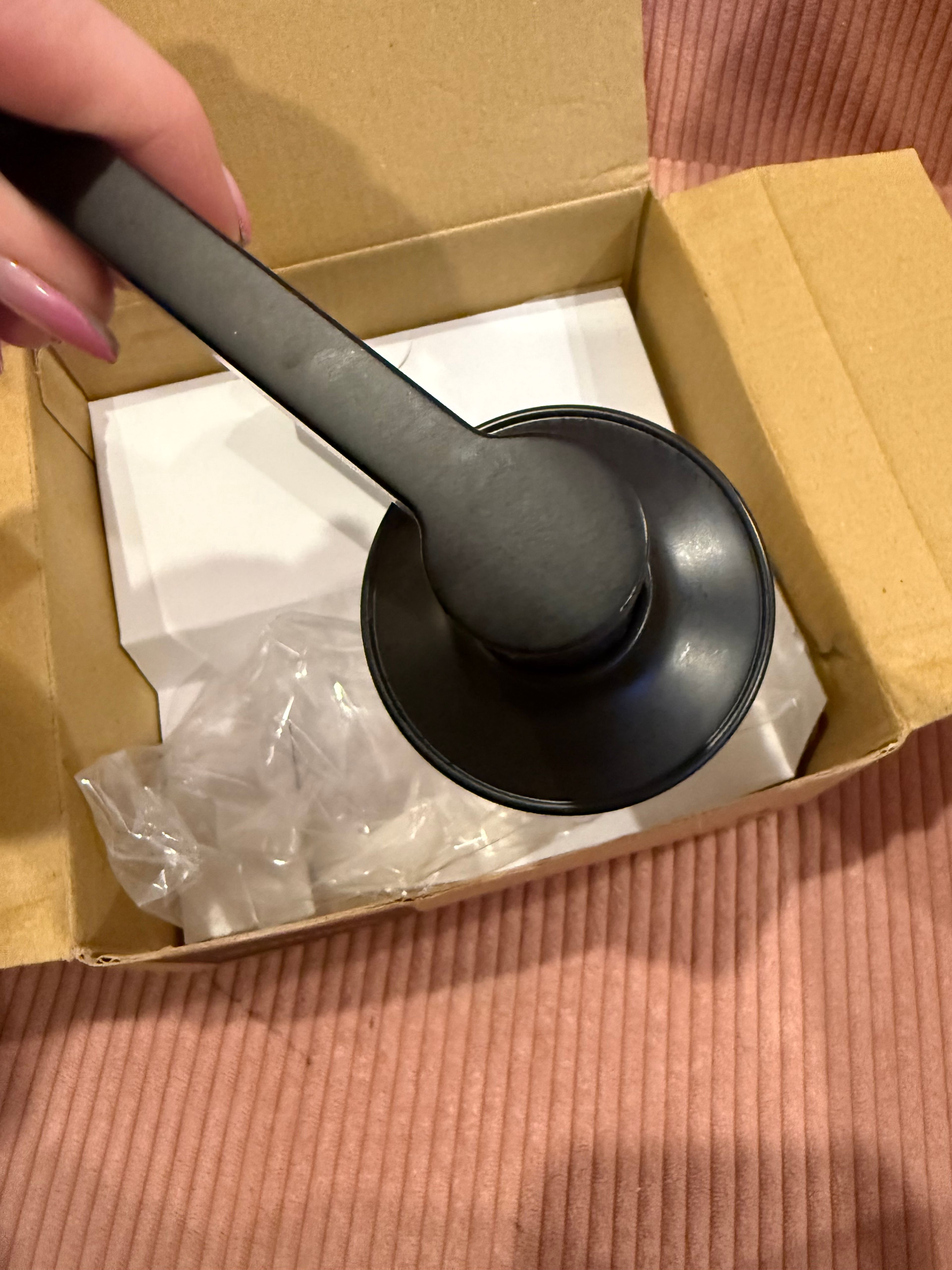 Kwikset Solstice Passage Door Lever in Matte Black - Image 3